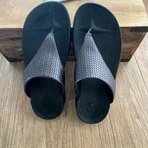 FitFlop Pewter Weave Slide Thong Sandals size 8